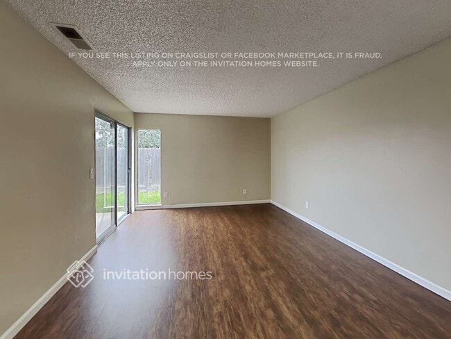 Foto del edificio - 5821 Longs Peak Pl