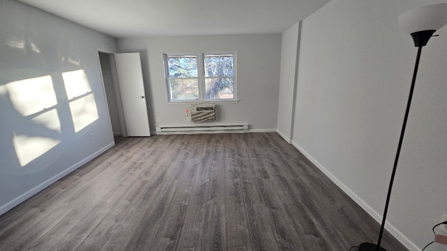 Building Photo - 808 Eves Dr