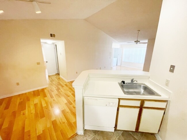 Building Photo - Ponte Verde Condominium
