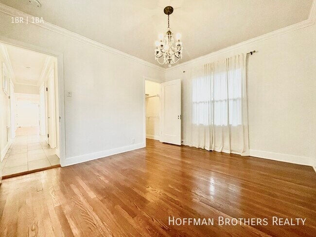 Building Photo - 1249 N Beachwood Dr Los Angeles, CA 90038
