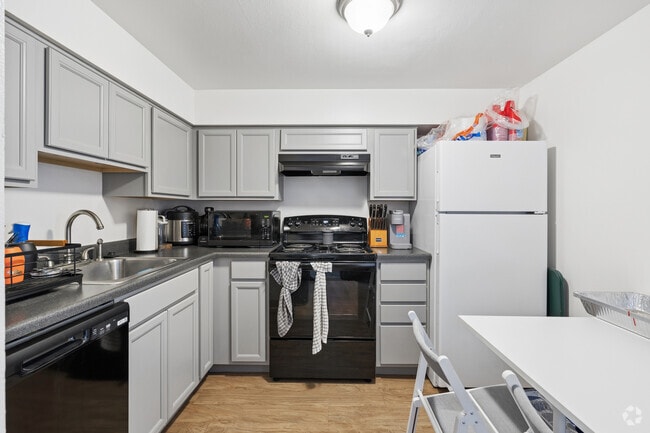 1BR, 1BA - 588SF - Kitchen - Kipling Townhomes