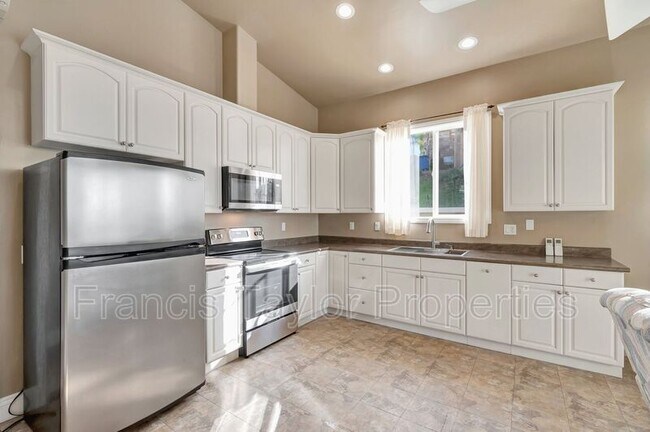 Building Photo - 2861 Eastview Terrace