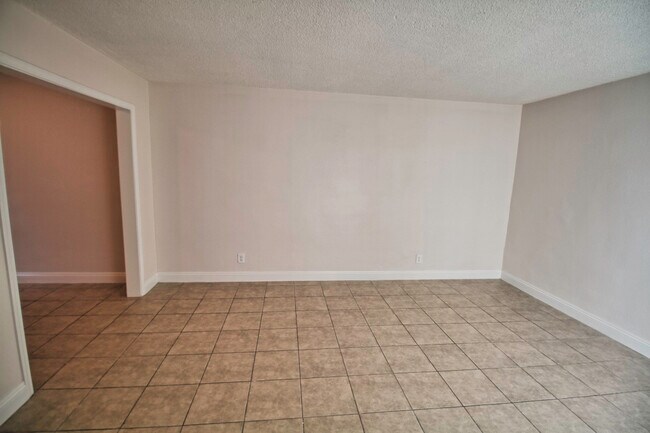Building Photo - 3556 Sanborn Ave
