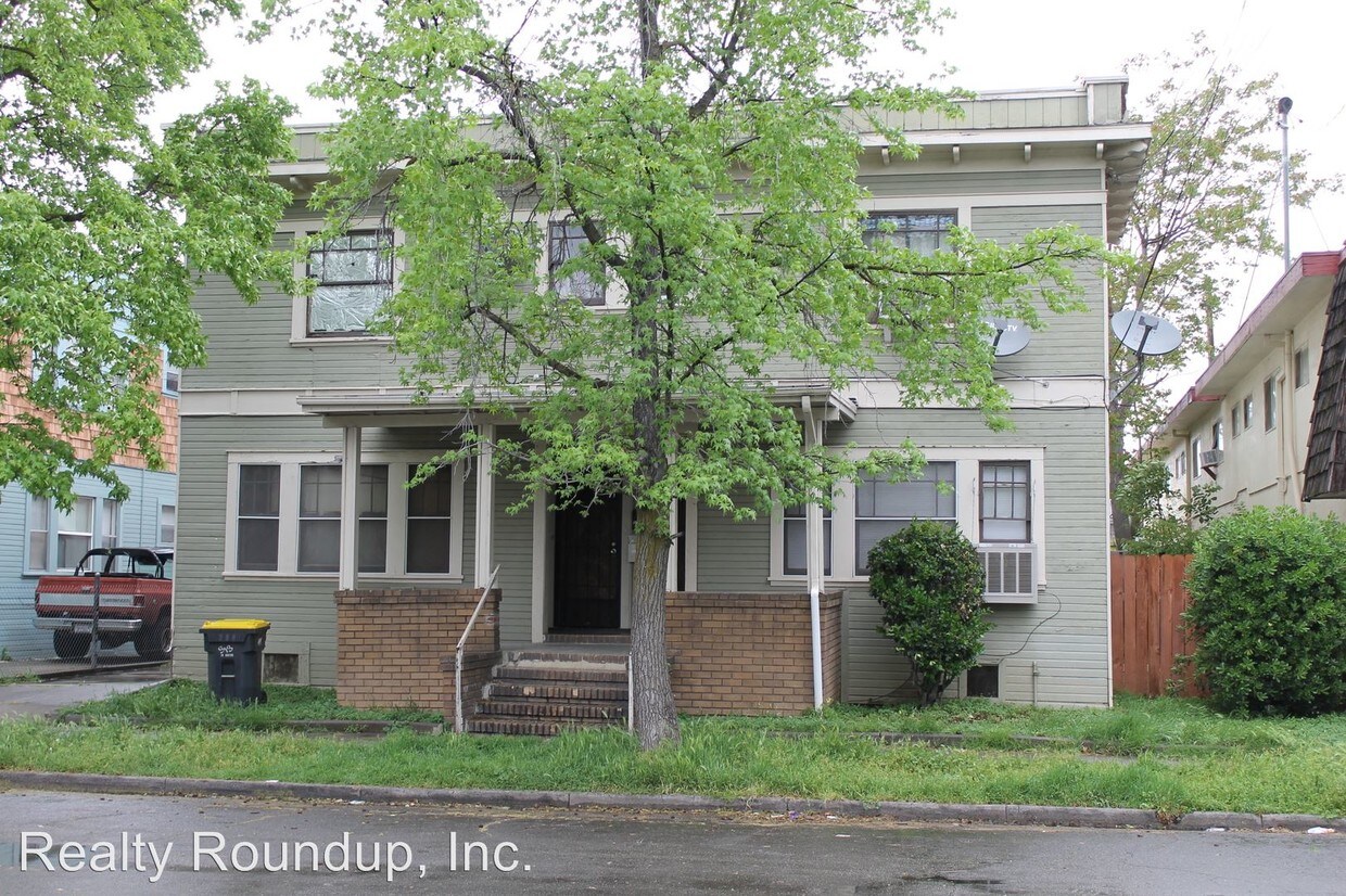 Primary Photo - 315 E Poplar St