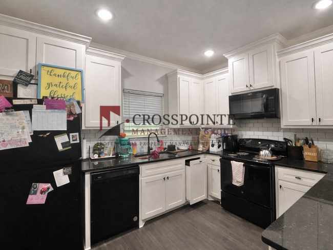 Building Photo - Coming Soon! 2 Bedroom 1.5 Bathroom Duplex!
