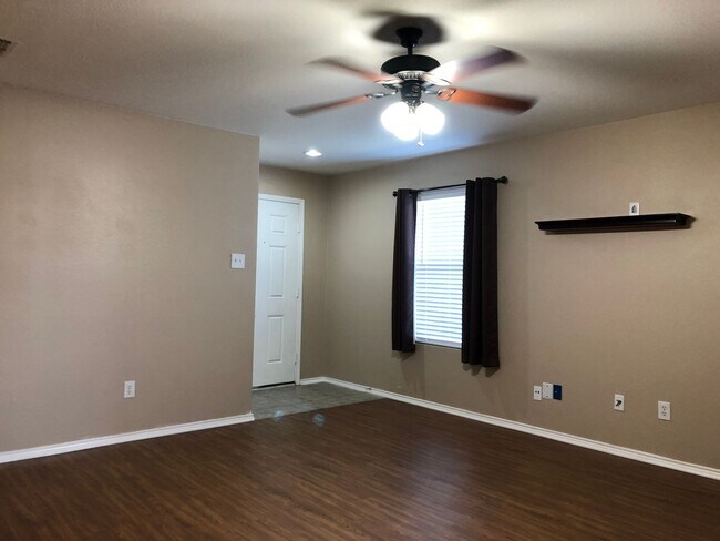 Foto del edificio - 2 bedroom 2 Bath Duplex in Crowley