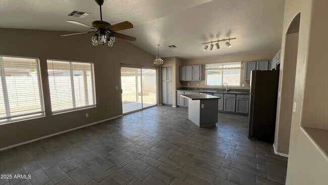 Foto del edificio - 1690 E Countrywalk Ln