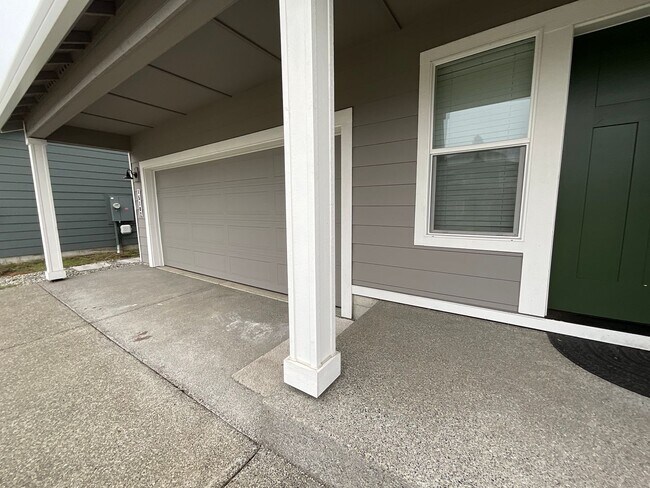 Foto del edificio - Beautiful 4 Bedroom, 2.5 Bath Home Availab...