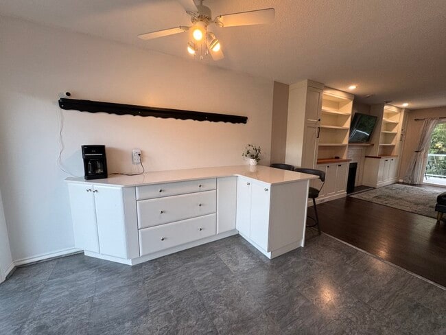 Building Photo - 5350 Bayshore Dr