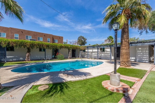 Building Photo - 4235 N 13th Pl