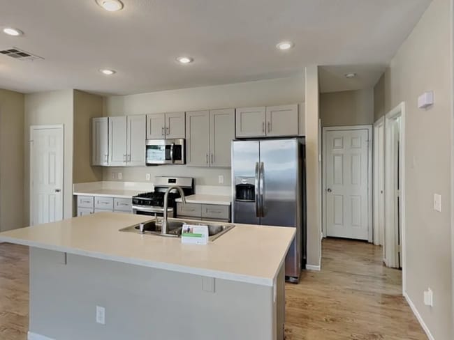 Building Photo - 6043 Halehaven Dr