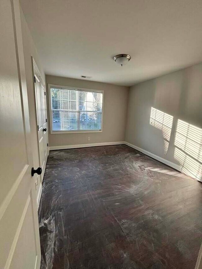 Building Photo - Corner unit, fenced-in backyard, 2 car gar...