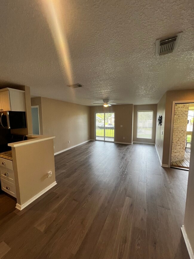 Building Photo - 10200 Belle Rive Blvd