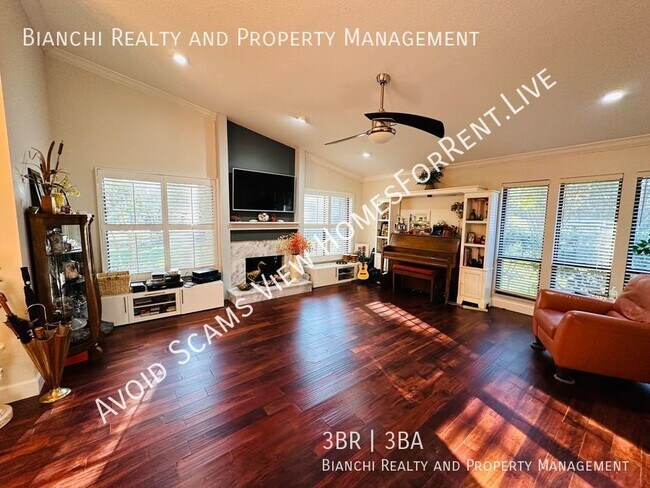 Foto del edificio - 3 Bedrooms , 2.5 Bathrooms, Waterfront Villa!