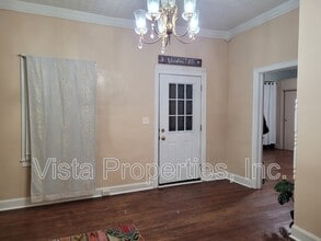 Building Photo - 1121 Elm St