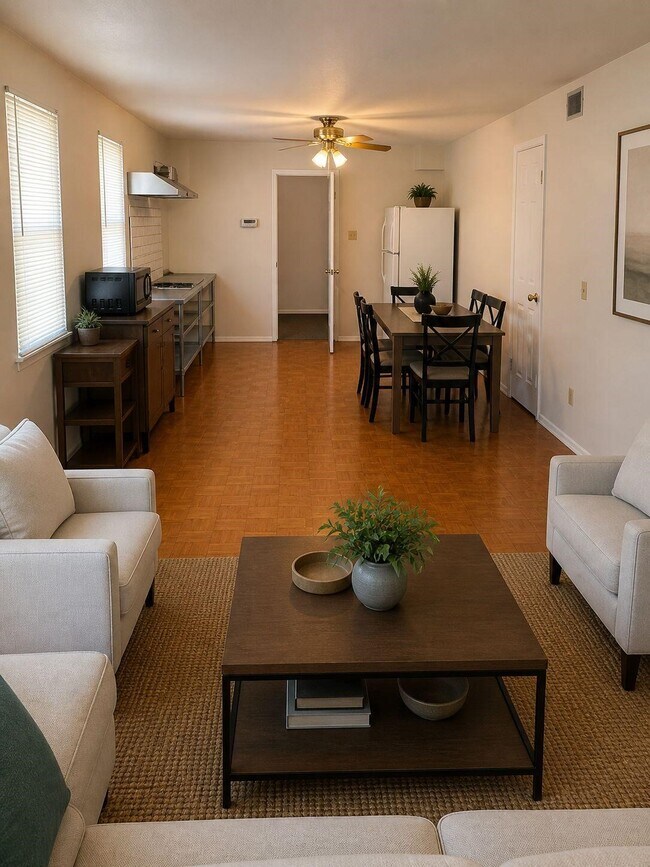 Foto del edificio - 2107 Restridge Dr