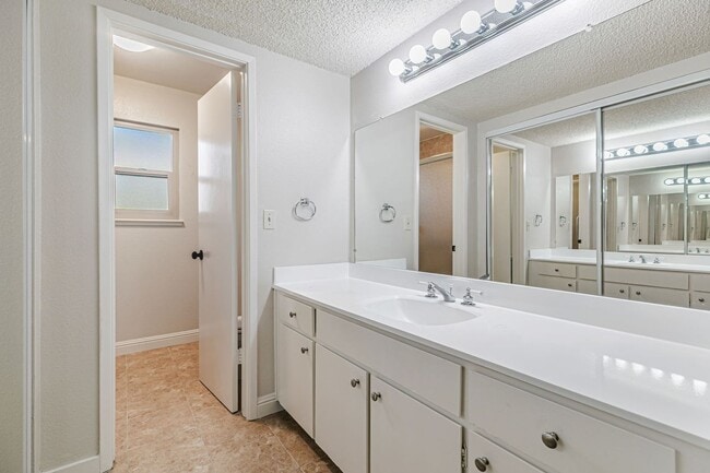 Foto del edificio - Gorgeous 3 bedroom home in the heart of Ca...