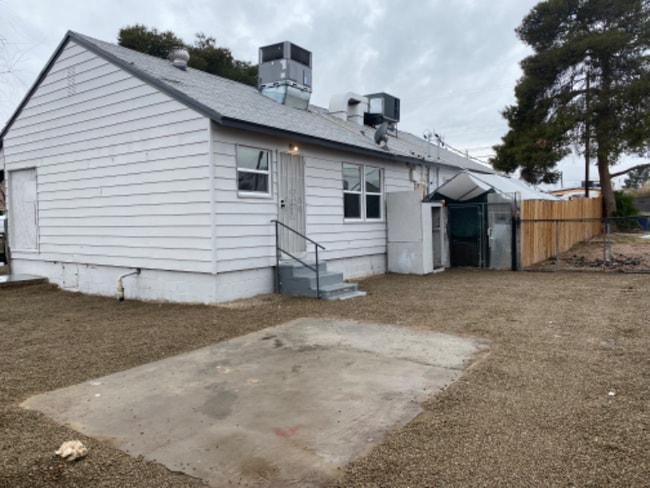 Building Photo - 3514 Center Dr