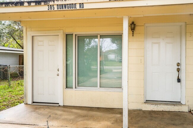 Building Photo - 385 Dunwoodie Rd