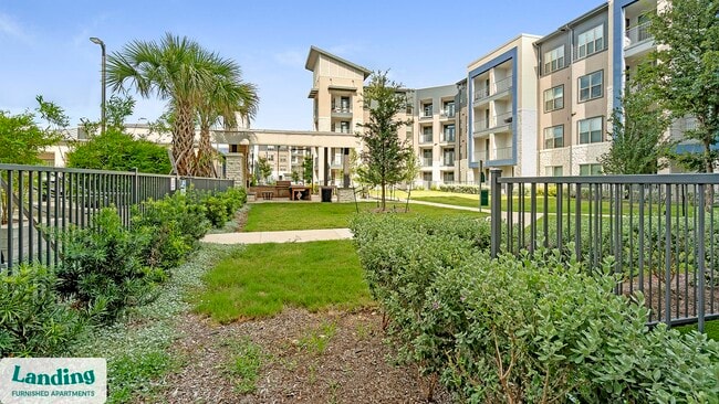 Building Photo - 14015 Univ Pass