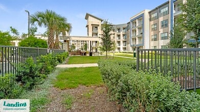 Building Photo - 14015 Univ Pass
