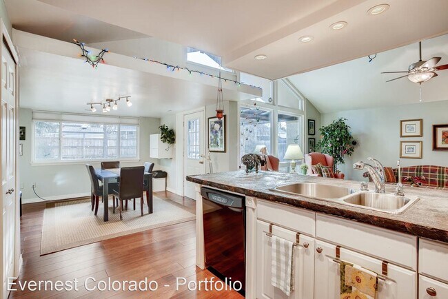 Building Photo - 4 br, 2 bath House - 4668 E Yale Ave