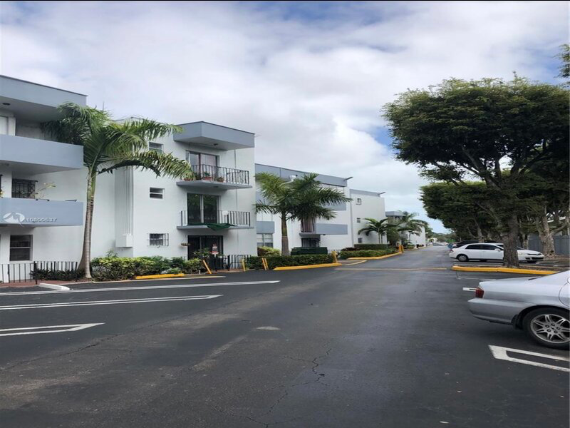 Foto principal - 2498 SW 17th St