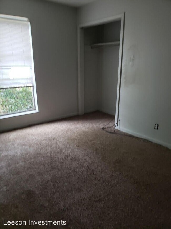 Building Photo - 3 br, 1.5 bath House - 4012 Hutchinson St.