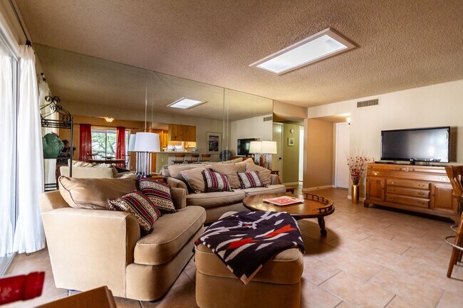 Building Photo - Charming Unfurnished 2-bedroom 2 bath home in Sun Lakes 55 + community!