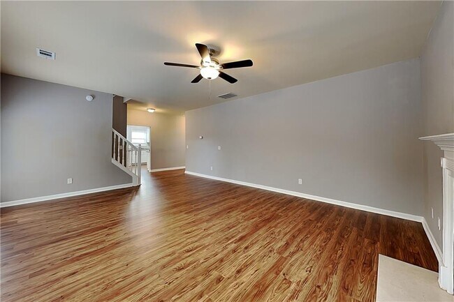 Foto del edificio - 6430 Queensdale Dr