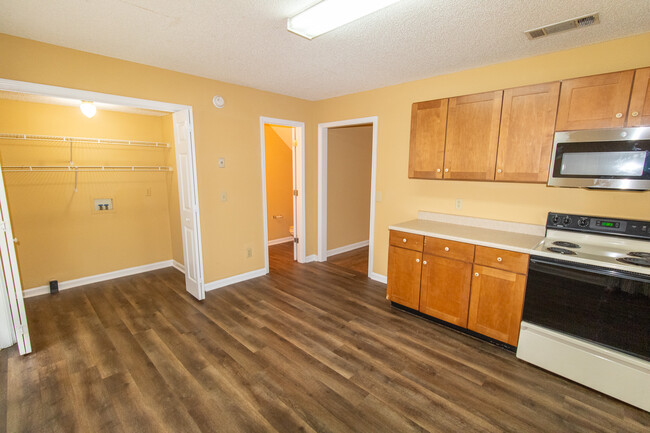 Building Photo - 1618 Drayton Ln