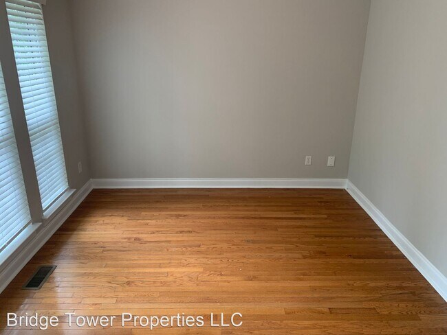 Building Photo - 4 br, 2.5 bath House - 3325 Oak Tree Trail