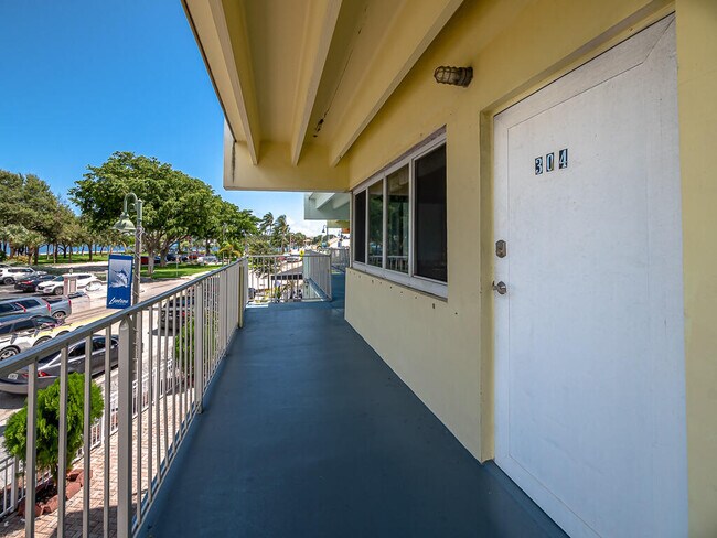 Building Photo - 304 E Ocean Ave