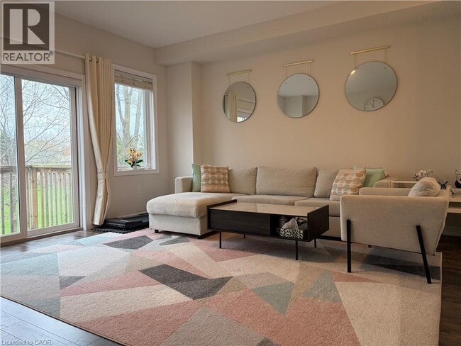 Building Photo - 122 Dundas St E