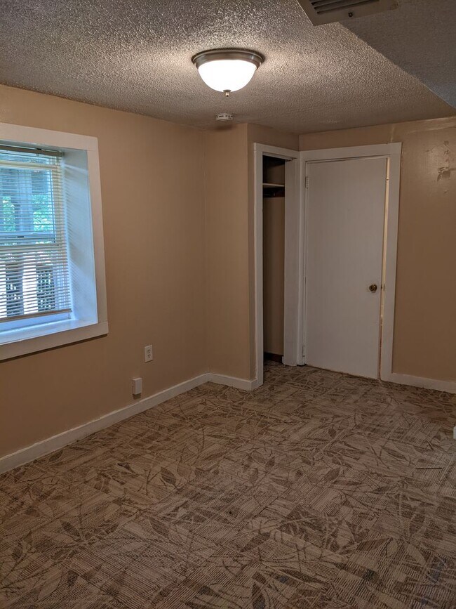 Building Photo - 5837 Curry Rd