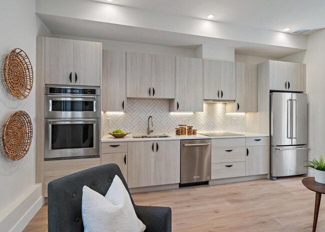 Building Photo - Luxurious New 2 bed 2.5 bath Townhome in S...