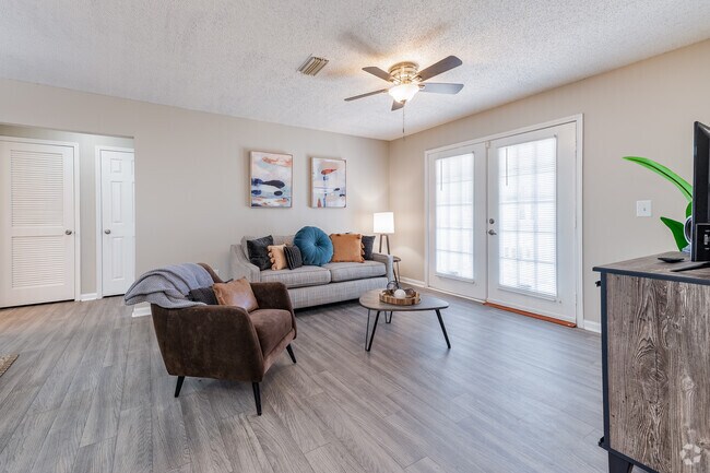 2BD/2BA Living Room - Cottage Hill Farms