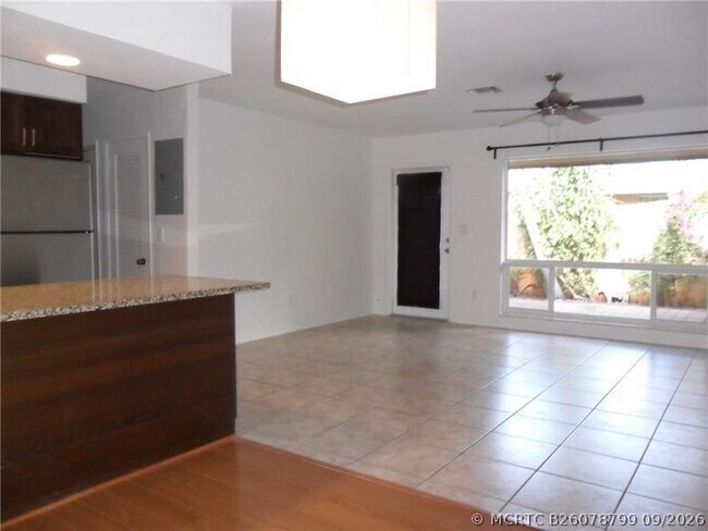 Foto del edificio - 1009 NE 23rd Dr