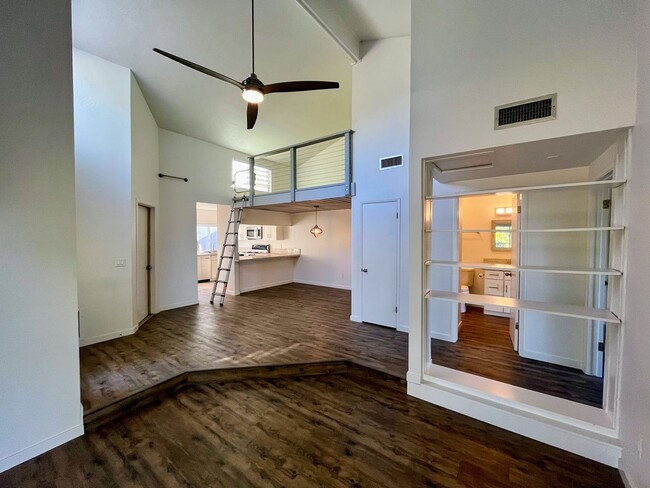 Building Photo - 1 Bedroom Plus Loft in Encinitas