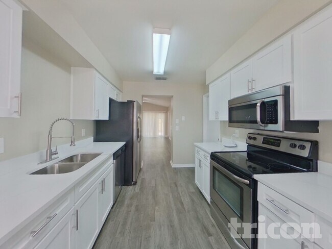 Foto del edificio - 947 Sandywood Dr