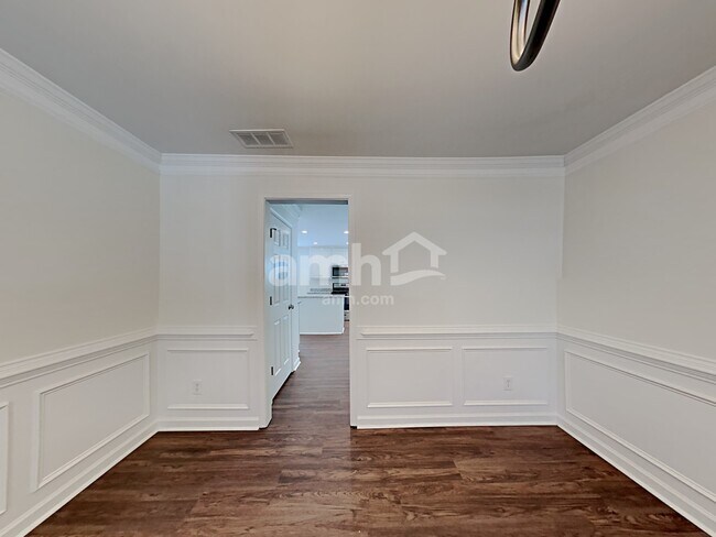 Building Photo - 979 Park Knoll Ct NE