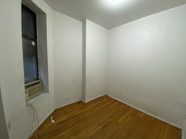 Foto del edificio - 447 W 37th St
