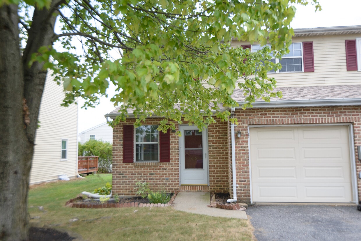 1667 Ilona Dr, Hellertown, PA 18055 House Rental in Hellertown, PA