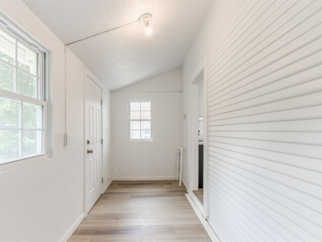 Foto del edificio - 2330 SW 24TH