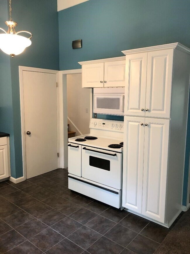 6905 NW 72nd Terrace, Kansas City, MO 64152 House Rental in Kansas