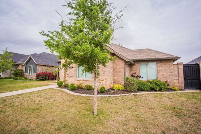 Foto del edificio - Luxurious home in Lubbock-Cooper ISD!