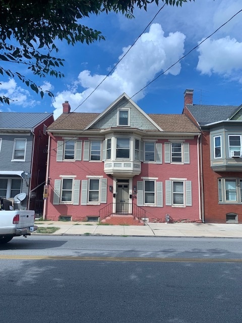 Building Photo - 126 York St