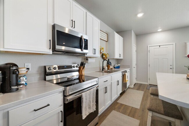 Foto del edificio - Beautiful 3-Bedroom Townhome with Park Vie...