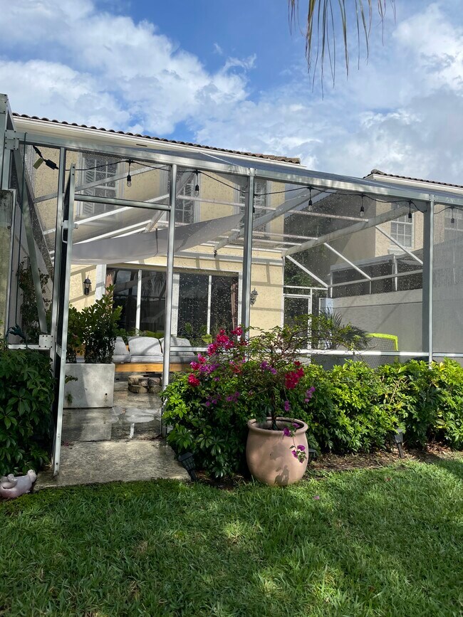 Building Photo - 245 Fortuna Dr
