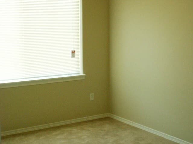 Foto del edificio - Gorgeous Single Family home in great condition with private patio at unbeatable Price!  - Coming ...